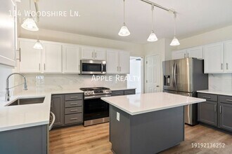 114 Woodshire Ln in Chapel Hill, NC - Building Photo - Building Photo