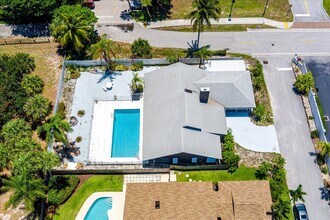 901 Sandy Oaks Dr in Jupiter, FL - Building Photo - Building Photo