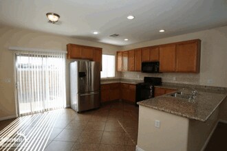 5836 Bellows Beach St in North Las Vegas, NV - Foto de edificio - Building Photo