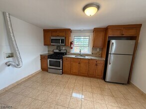 629 3rd St in Lyndhurst, NJ - Building Photo - Building Photo