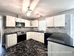 8509 Golf Ridge Dr in Charlotte, NC - Building Photo - Building Photo