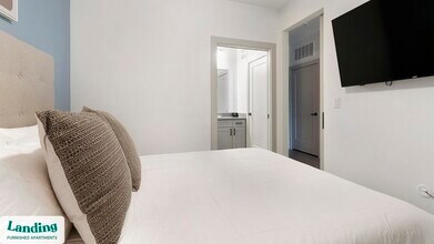 1148 N Main St, Unit 233 in Jacksonville, FL - Foto de edificio - Building Photo