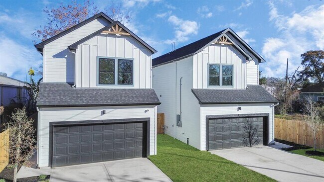 property at 2213 Lee St