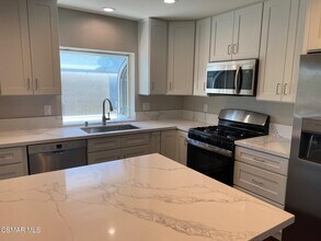 662 Benson Way in Thousand Oaks, CA - Building Photo - Building Photo