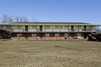 Brooks Efficiencies & Apartments in Huntsville, AL - Foto de edificio - Building Photo