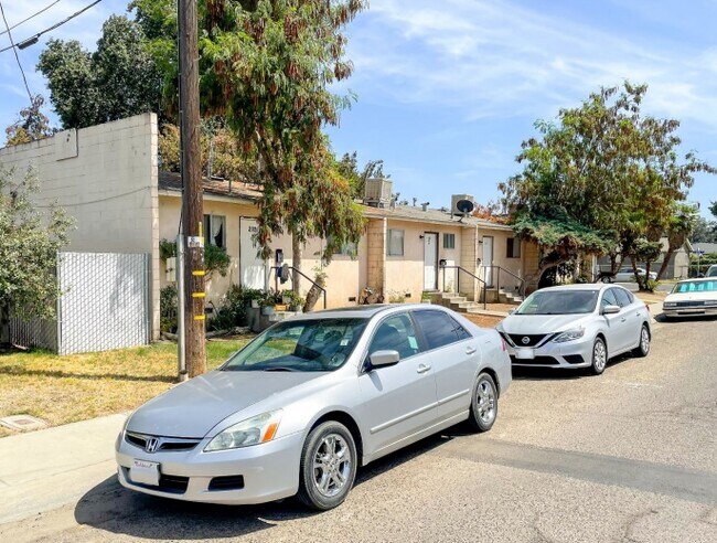 288 W Date Ave in Porterville, CA - Building Photo - Building Photo