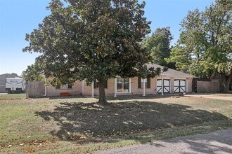 10516 NW 16th St in Yukon, OK - Building Photo - Building Photo