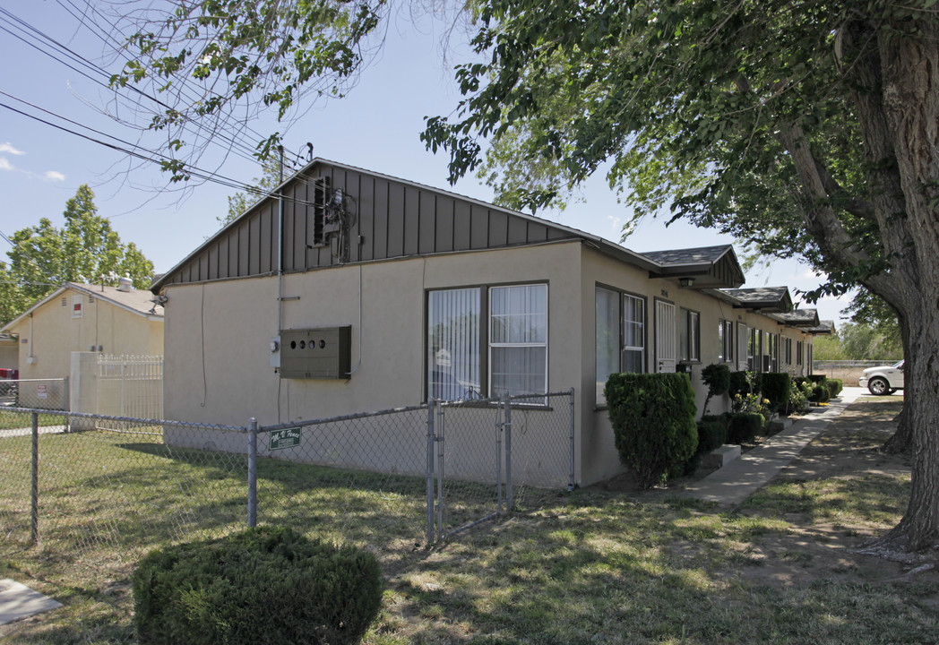 Palmdale Town House in Palmdale, CA - Building Photo