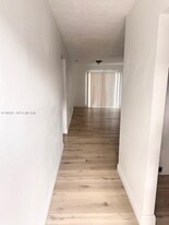 1990 NW 183rd St in Miami Gardens, FL - Building Photo