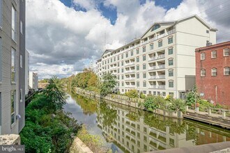 2 Leverington Ave in Philadelphia, PA - Building Photo - Building Photo