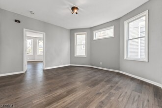 49 Treacy Ave, Unit 2 in Newark, NJ - Building Photo - Building Photo