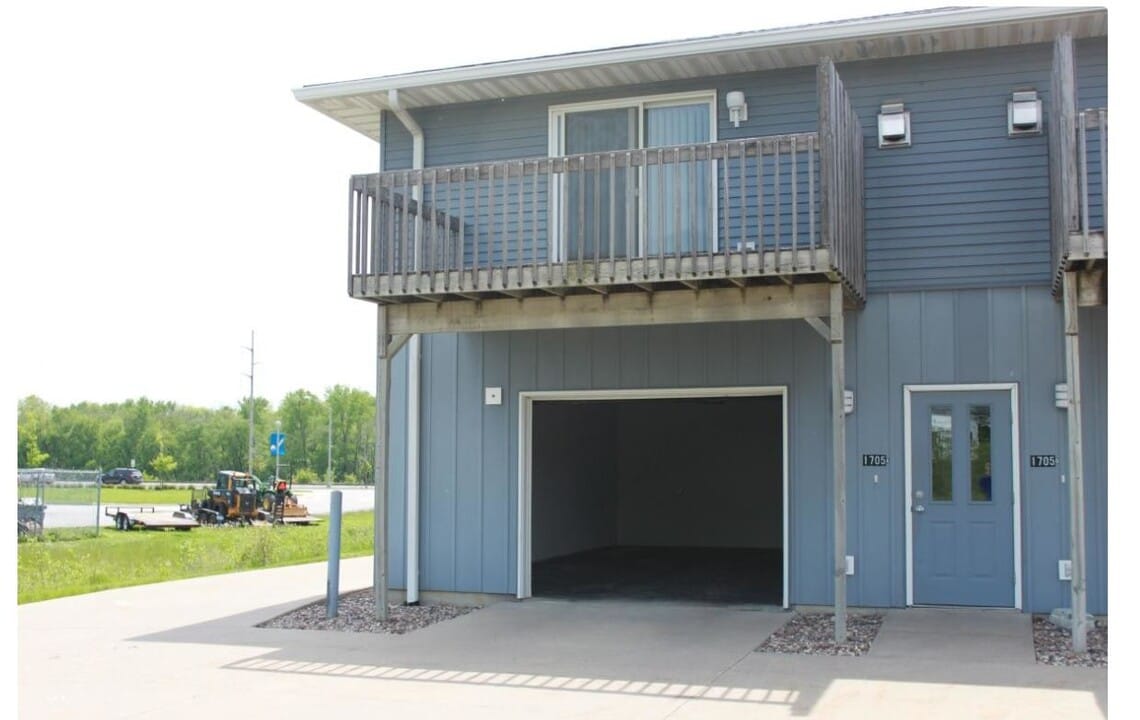 1707 2nd St, Unit 1705 in Coralville, IA - Foto de edificio