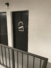 10353 N Kendall Dr in Miami, FL - Building Photo - Building Photo