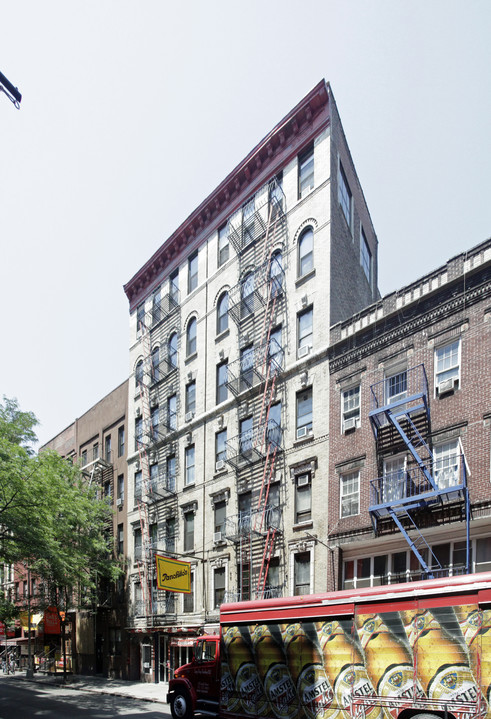 105 Macdougal St in New York, NY - Building Photo