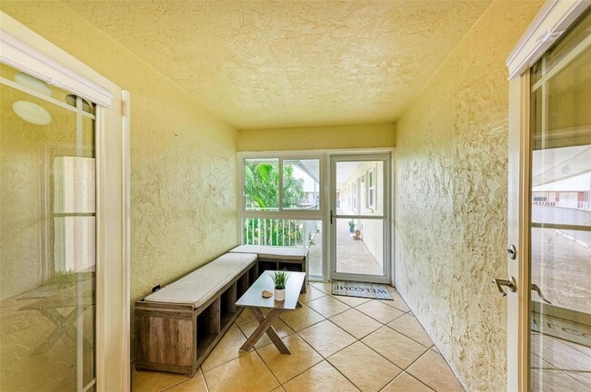 370 Base Ave E, Unit 208 in Venice, FL - Building Photo - Building Photo