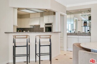 10724 Wilshire Blvd in Los Angeles, CA - Building Photo - Building Photo