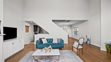 9717 Riddlewood Ln in Houston, TX - Foto de edificio - Building Photo