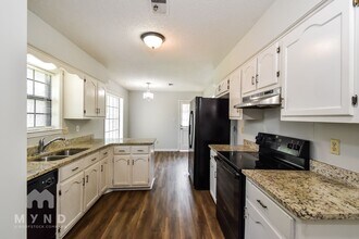 4056 Friendly Way in Memphis, TN - Foto de edificio - Building Photo