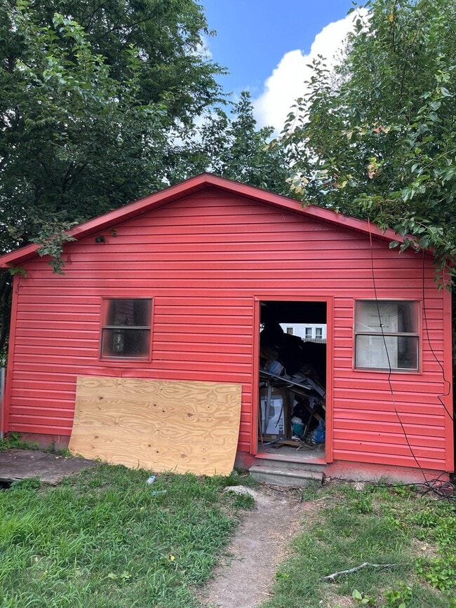 property at 722 Jackson Ave