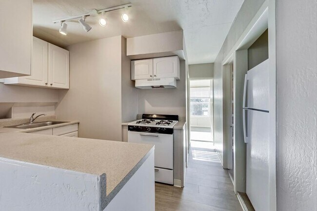 159 Emerson St, Unit 08 in Palo Alto, CA - Building Photo - Building Photo
