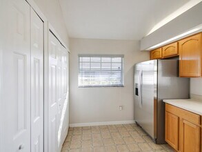 4461 Treasure Cay Rd in Tavares, FL - Foto de edificio - Building Photo