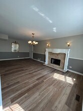 1381 Laurel Oaks Dr in Streamwood, IL - Foto de edificio - Building Photo
