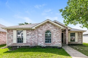 1433 Spicewood Dr in Mesquite, TX - Building Photo
