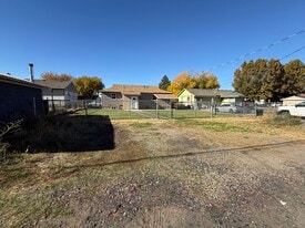 1535 N 18th Dr in Pasco, WA - Building Photo