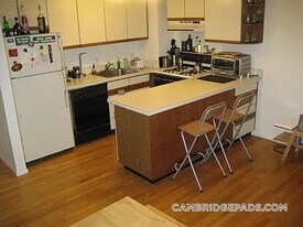 61 6th St, Unit A in Cambridge, MA - Building Photo