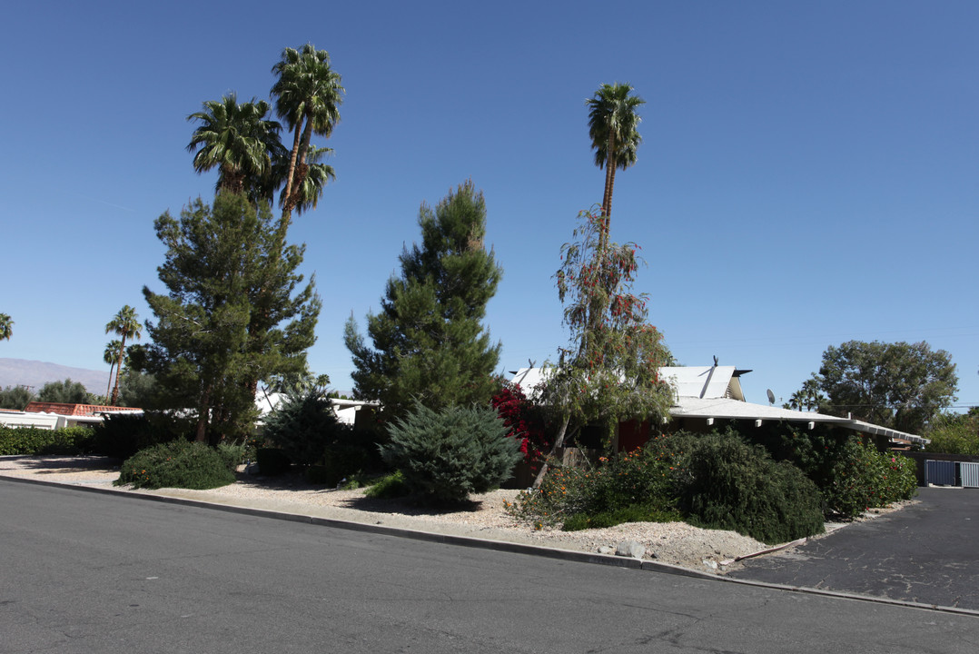 45900 OCOTILLO in Palm Desert, CA - Foto de edificio