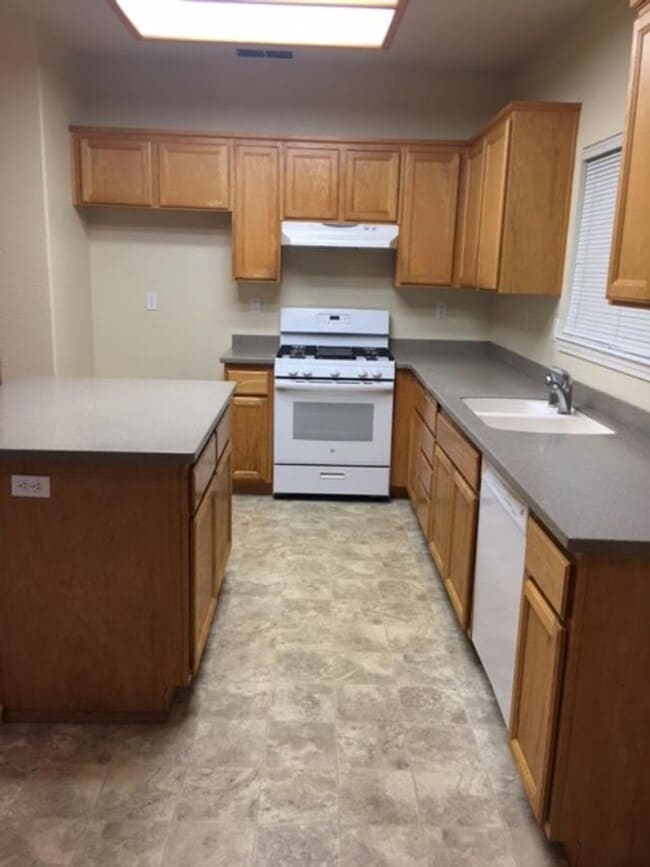 1025 Martin Ct in Yuba City, CA - Building Photo - Building Photo