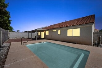 3641 Yorba Linda Dr in Las Vegas, NV - Foto de edificio - Building Photo