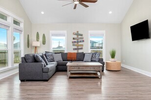 951 Gulf Shores Dr in Port Bolivar, TX - Building Photo