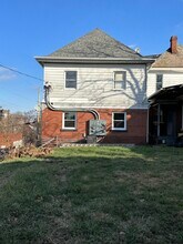 104 Magee Ave, Unit 2 in Jeannette, PA - Building Photo - Building Photo