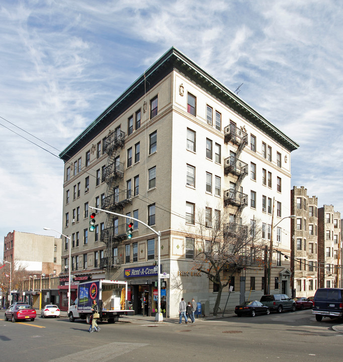 490 S Broadway in Yonkers, NY - Building Photo