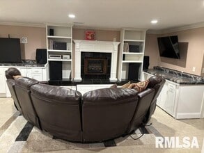 5214 Heatherstone Ct in Bettendorf, IA - Building Photo - Building Photo