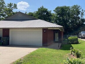 1679 N Saddlehorn Ave in Fayetteville, AR - Building Photo - Building Photo