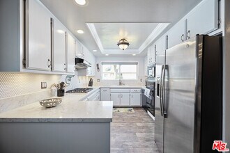 2300 Carnegie Ln-Unit -5 in Redondo Beach, CA - Building Photo - Building Photo