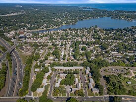 98 Blachley Rd in Stamford, CT - Building Photo