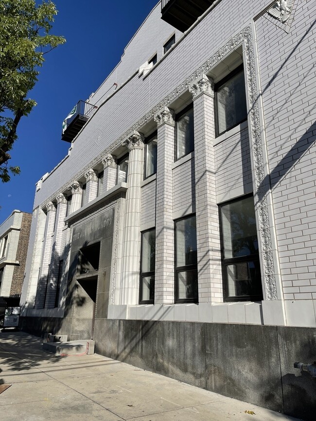 property at 1730 W Greenleaf Ave