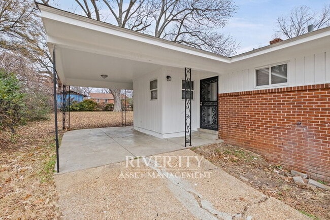 1694 Claire Dr in Memphis, TN - Building Photo - Building Photo