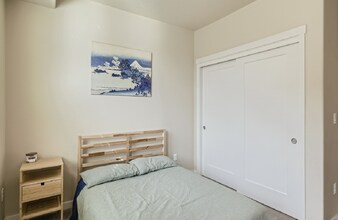 16323 NW Chadwick Way, Unit 204 in Portland, OR - Building Photo - Building Photo