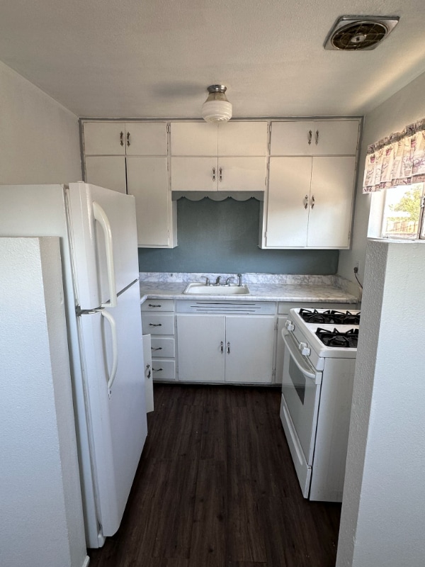 property at 15952 M St