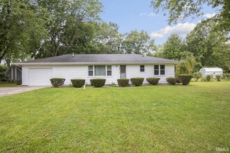 54689 Bradley St in Elkhart, IN - Building Photo - Building Photo