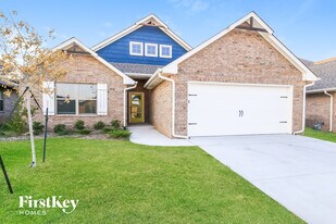 9113 NW 121st St in Yukon, OK - Building Photo