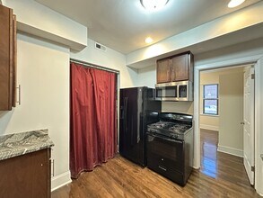 3151 W Belle Plaine Ave, Unit 1 in Chicago, IL - Building Photo - Building Photo