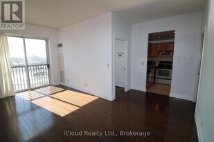 2737 Keele St in Toronto, ON - Building Photo