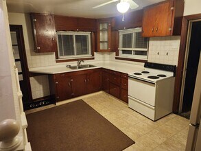 545 Lowry Ave in Jeannette, PA - Building Photo - Building Photo