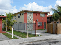 Camiland Apartments in Miami, FL - Foto de edificio - Building Photo