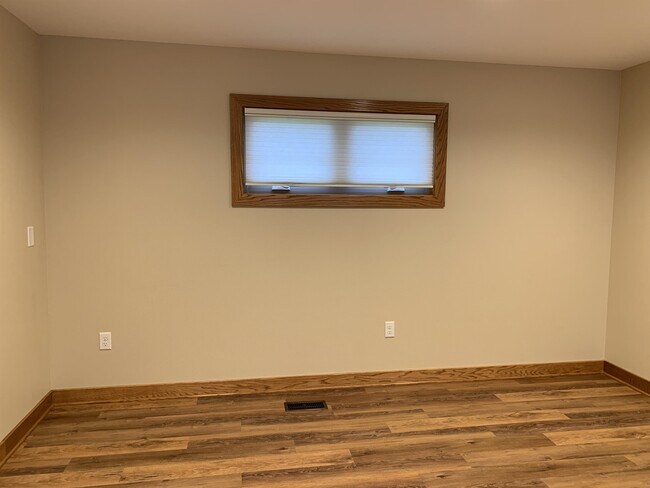 306 E Main St-Unit -1 in Lena, IL - Foto de edificio - Building Photo